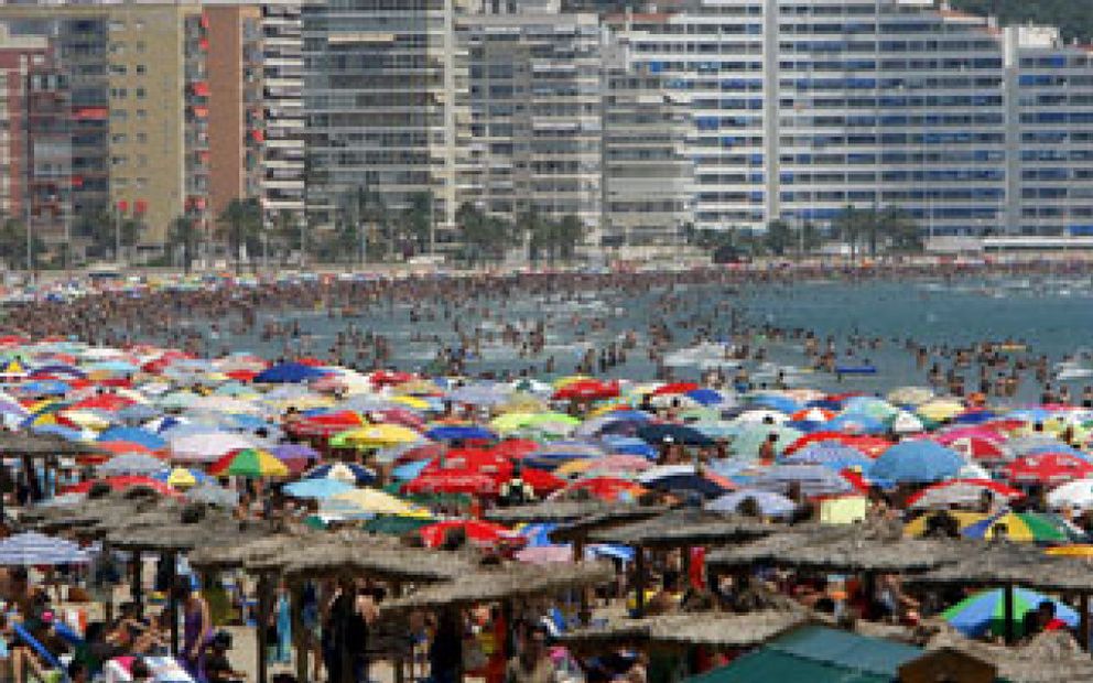 Foto: La llegada de turistas extranjeros a España cae un 11,4% hasta junio, con 23,5 millones de visitantes