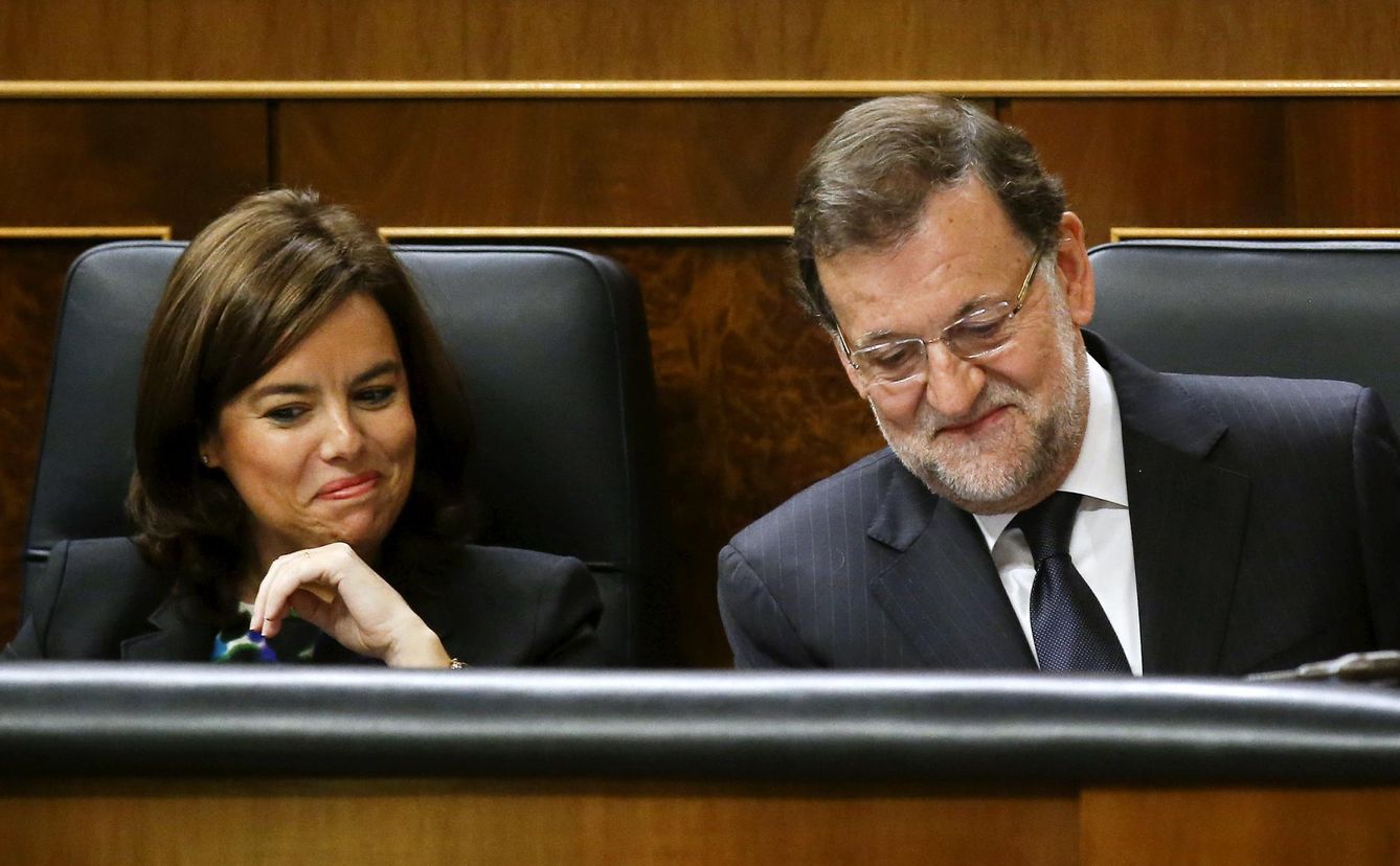 Soraya Sáenz de Santamaría  y Mariano Rajoy en el Parlamento. (Reuters)