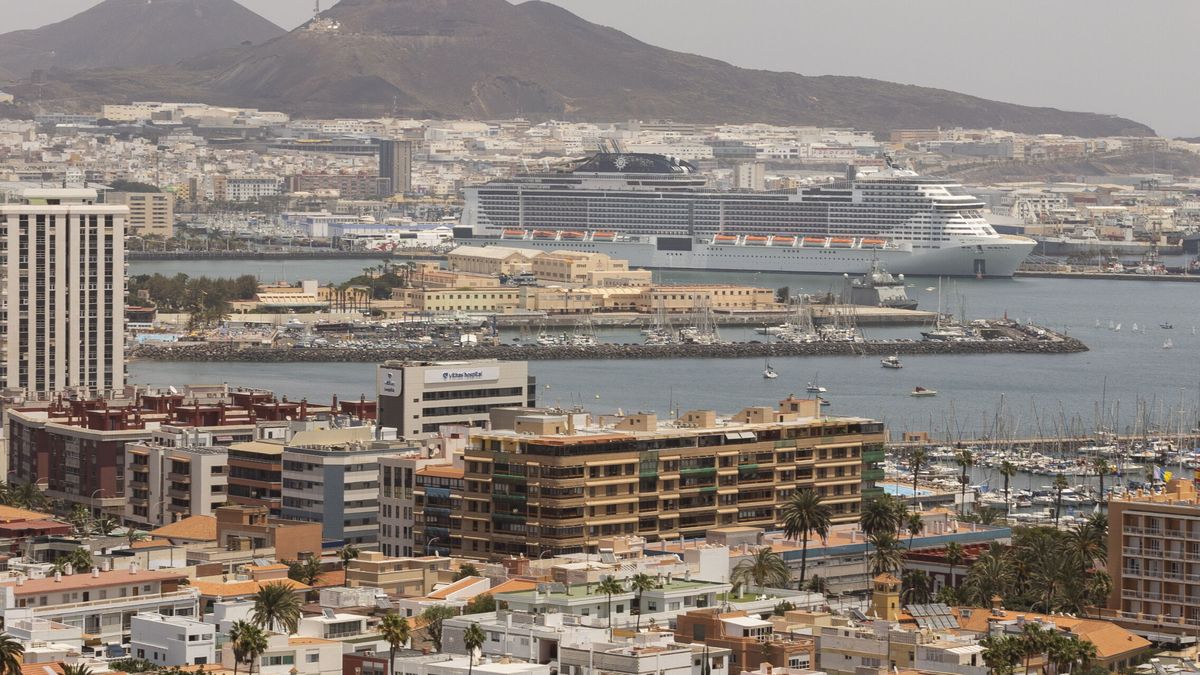 La paradoja de Canarias: debate si tiene muchos habitantes y no para de recibir turistas
