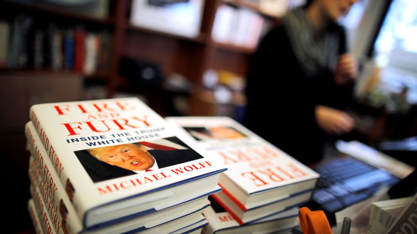 Copias del libro  ‘Fuego y furia: dentro de la Casa Blanca de Trump' en una librería de Washington. (Reuters)
