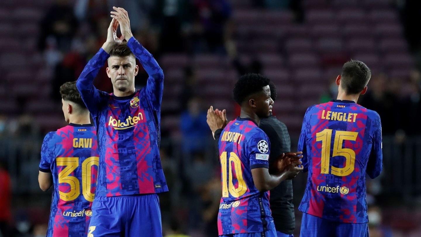 Los jugadores del Barcelona celebran el triunfo. (EFE)