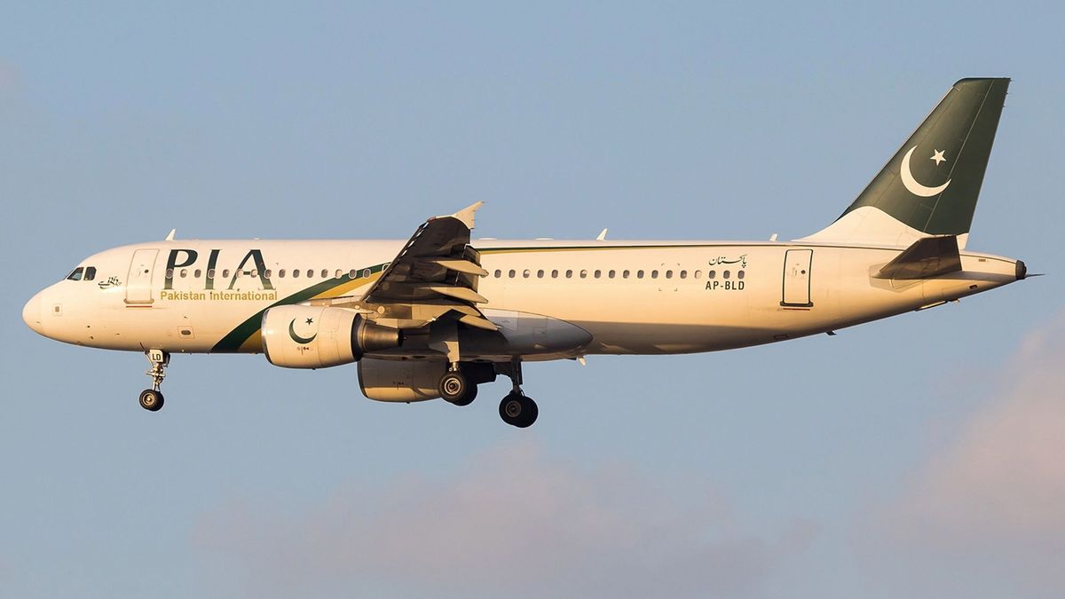 Se estrella un avión de pasajeros con al menos 100 personas a bordo en Pakistán