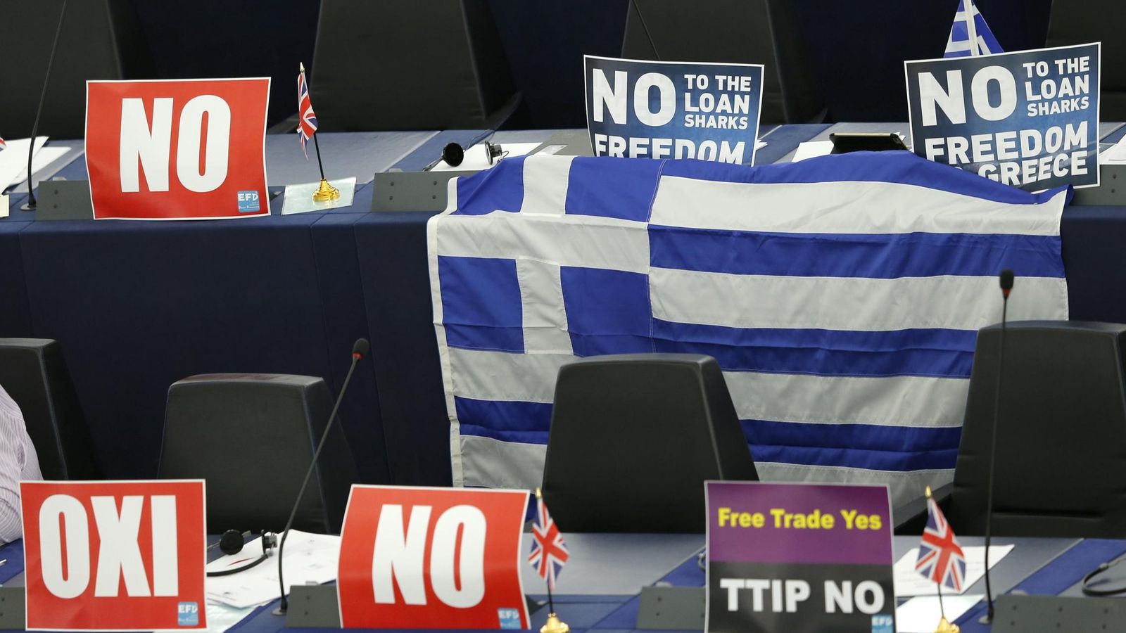Foto: Imagen de algunas mesas del Parlamento europeo en Estrasburgo. (Reuters)