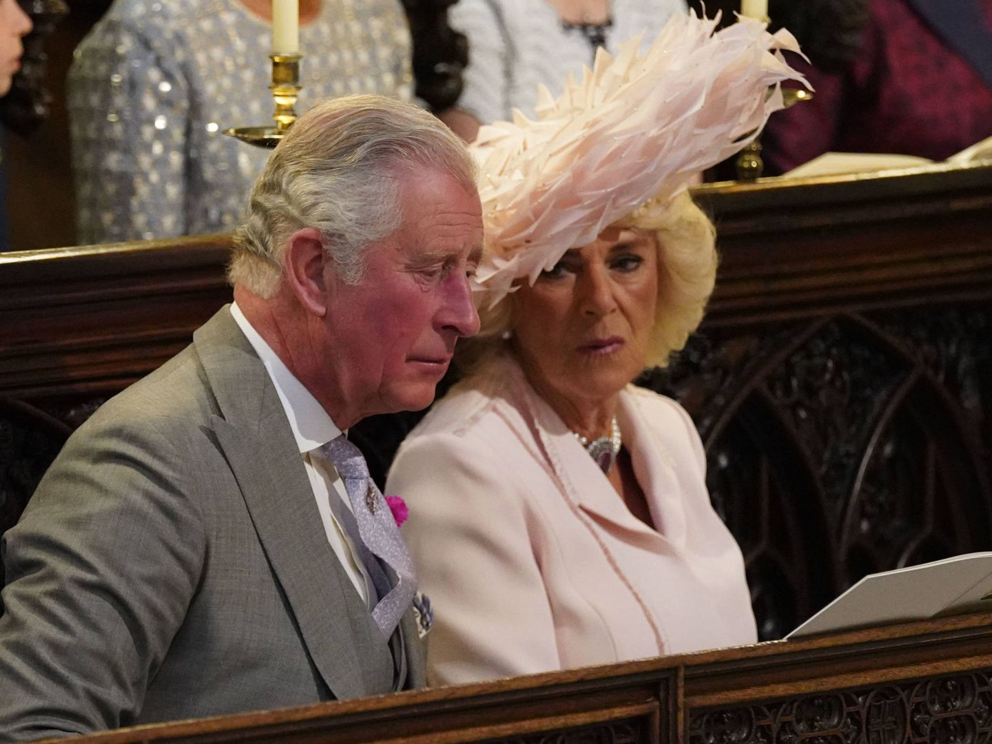 El príncipe Carlos, con su mujer, Camilla, en la boda. (Gtres)