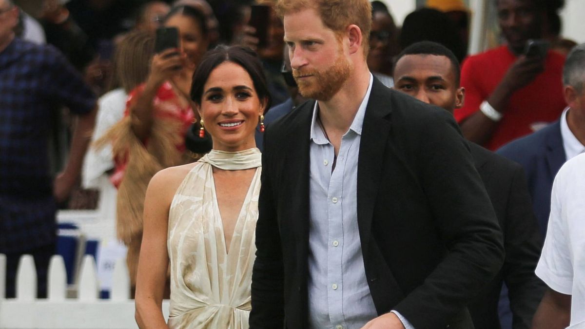 El lenguaje corporal de Meghan Markle y el príncipe Harry en su gira por Nigeria, según una experta
