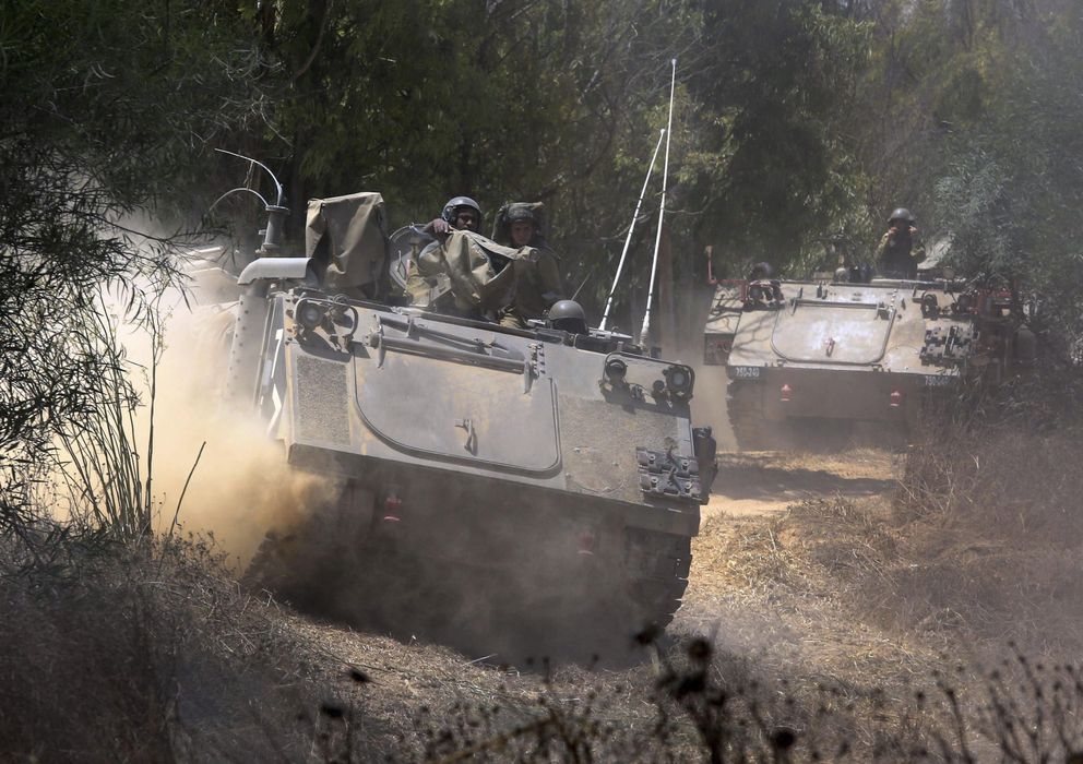 Foto: Maniobras de tanques israelíes cerca de la frontera con Gaza. (EFE)