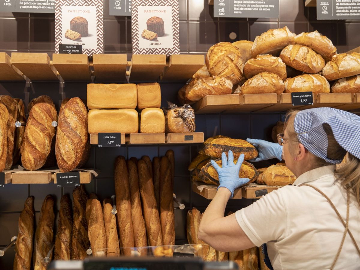 Foto: Esta llamada de socorro se suma a la de las 12.000 panaderías y pastelerías artesanas del país. (EFE/David Aguilar)