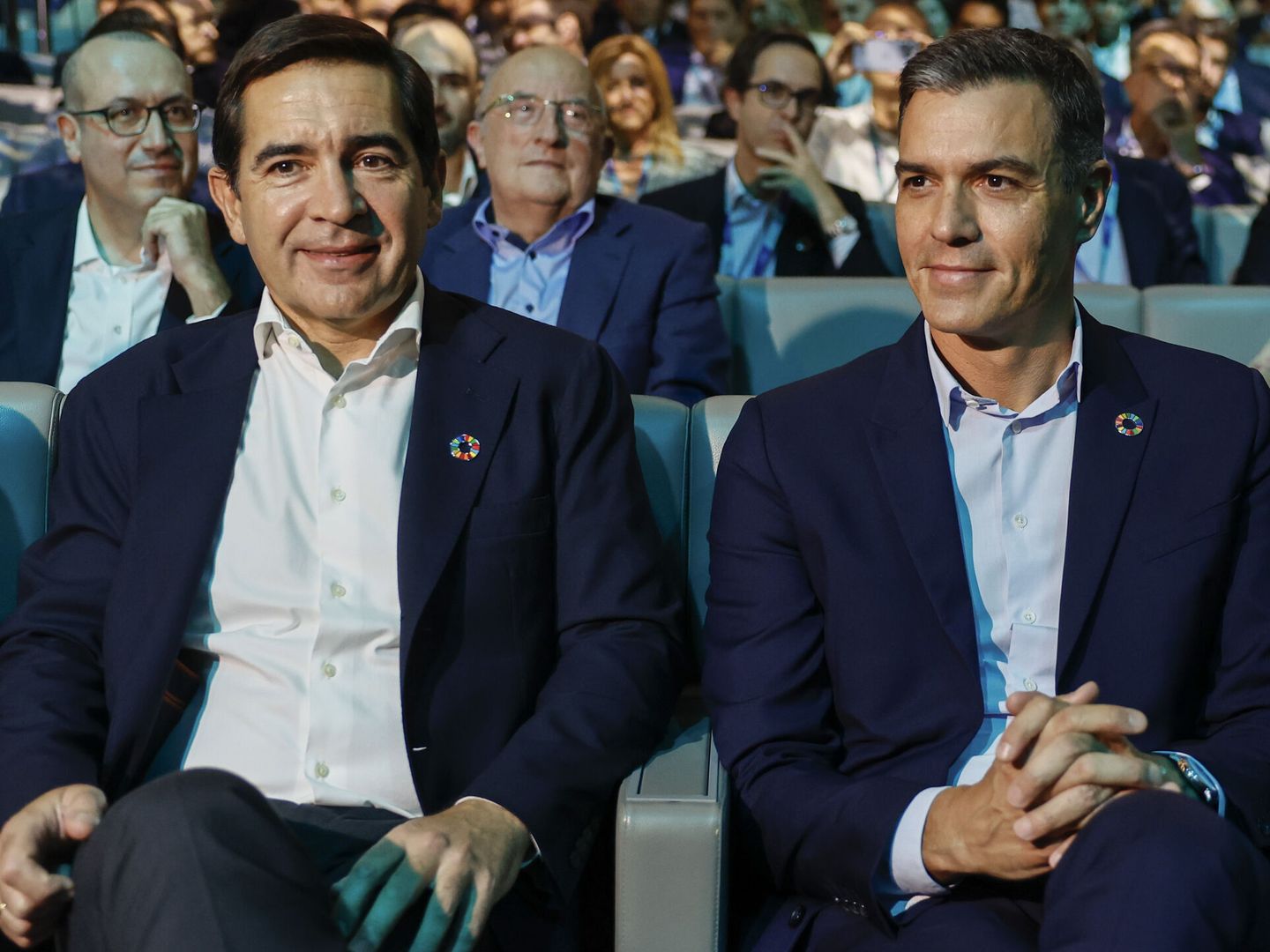 El presidente del Gobierno, Pedro Sánchez, y el de BBVA, Carlos Torres Vila. (EFE/Sergio Pérez)