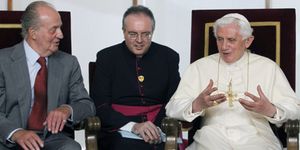 El Papa se adapta a las costumbres españolas, pero con los Reyes habla en italiano y en alemán