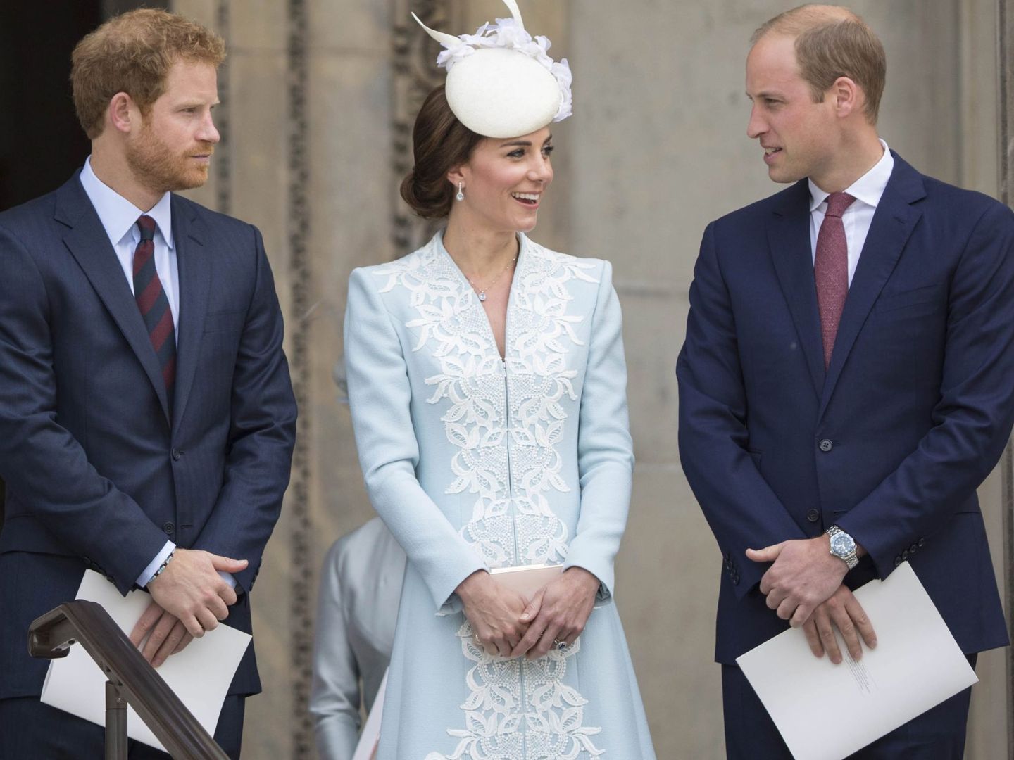 El príncipe Harry, la duquesa de Cambridge y al príncipe Guillermo en una imagen de archivo. (EFE)