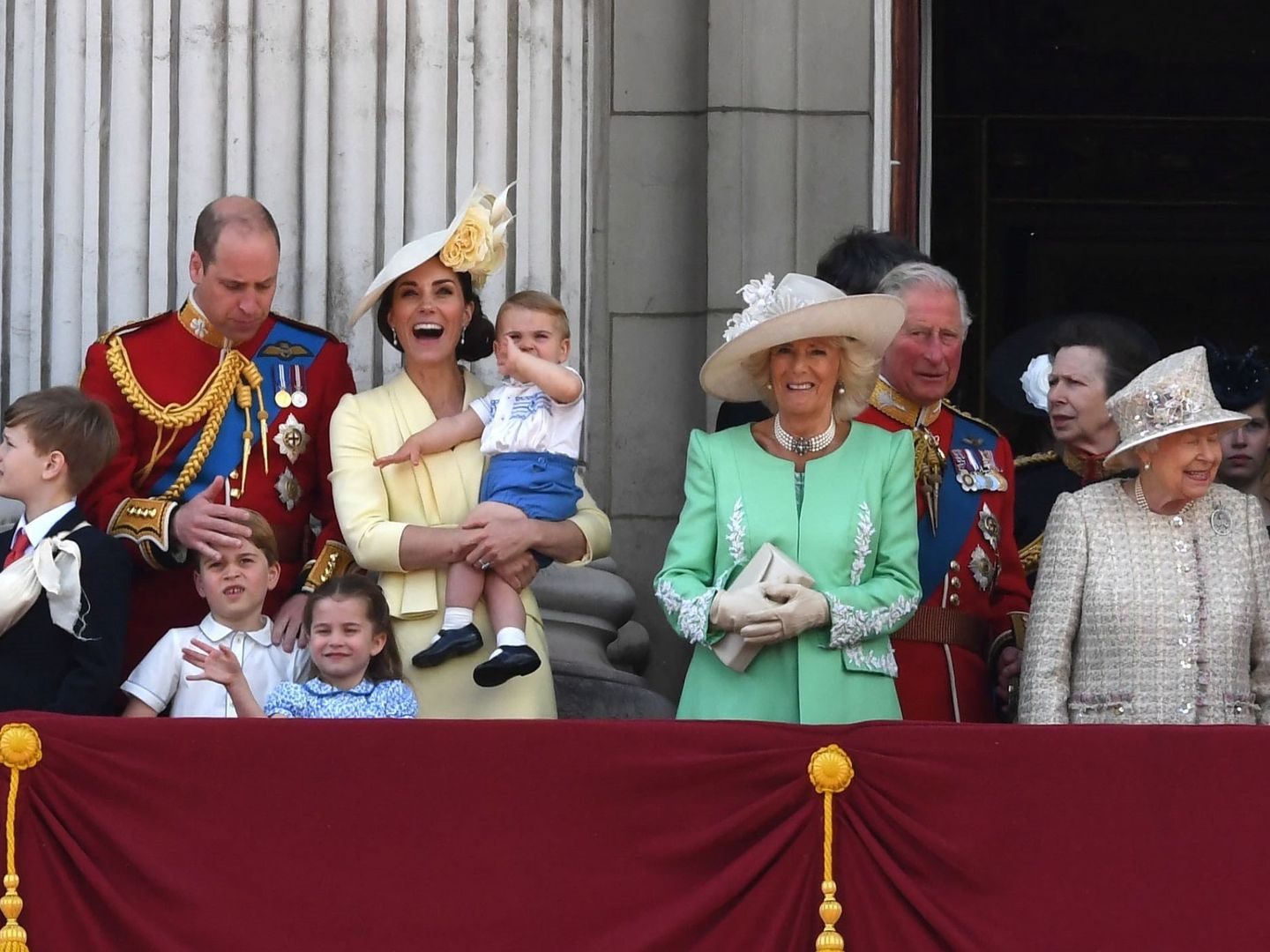 La familia real en el balcón de Buckingham Palace. (Reuters)