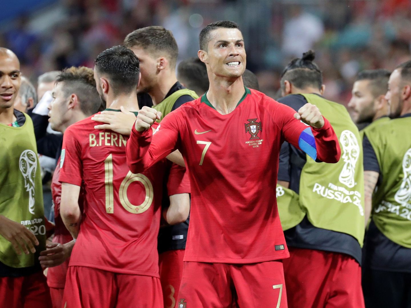 Cristiano Ronaldo celebra un gol contra España. (Efe)