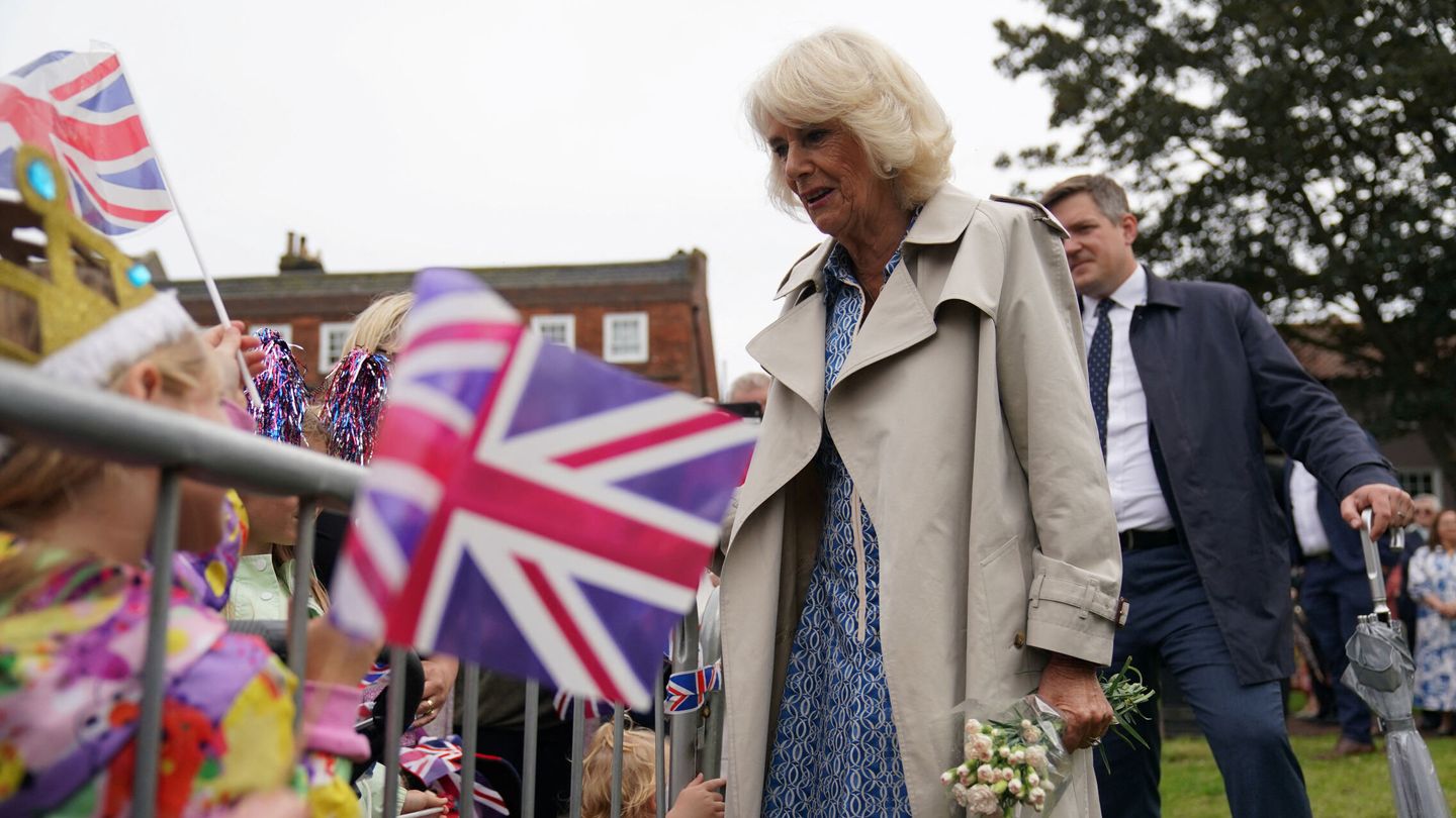 La reina Camila, en una visita en Norfolk, Gran Bretaña. (Reuters/Jacob King)