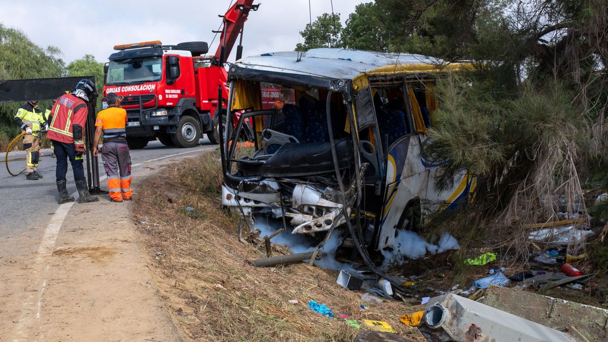 Muere una temporera y casi 40 están heridas tras volcar un autobús en Almonte (Huelva)