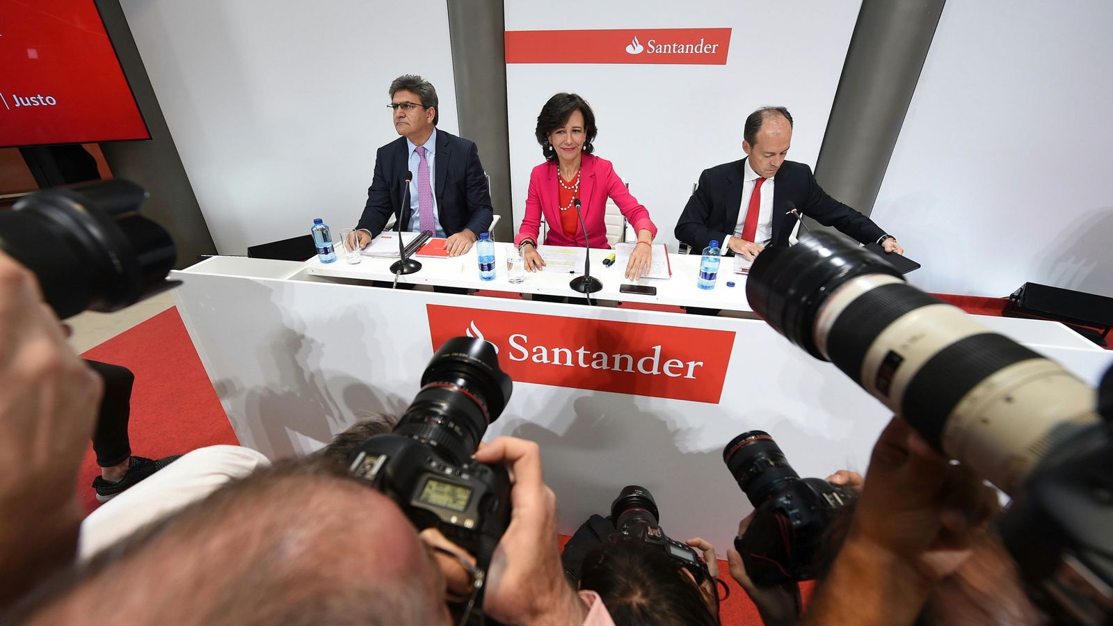 Foto: Ana Botín, presidenta de Banco Santander, en la presentación de la compra del Popular. (EFE)