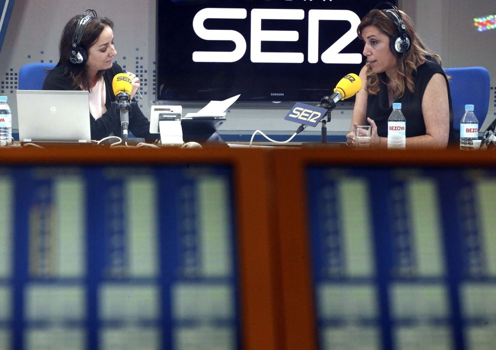 Foto: Pepa Bueno durante una entrevista con Susana Díaz (Efe)