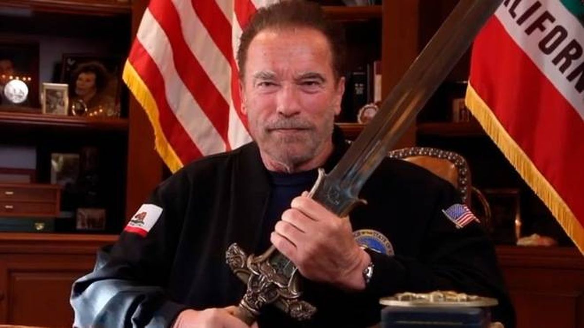 Schwarzenegger blande la espada de Conan y compara el asalto con la Austria nazi