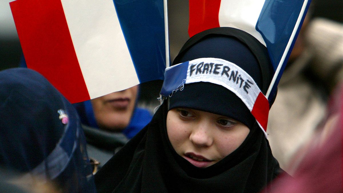 Pautas para una nueva Francia: libertad para el velo y árabe obligatorio en la escuela