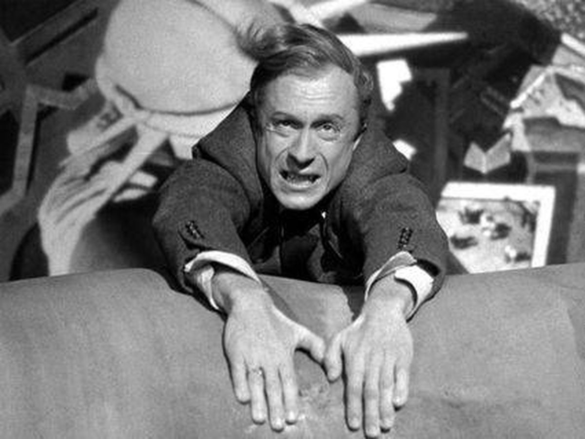 Foto: Norman Lloyd, en la famosa escena de 'Sabotaje' de Alfred Hitchcock (Twitter)