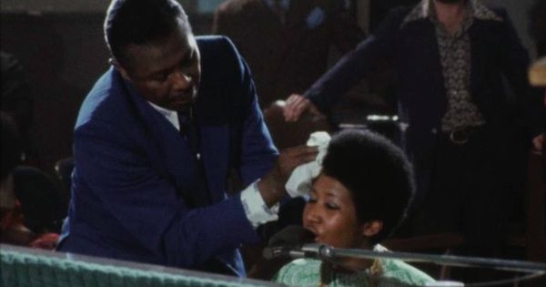 Foto: El padre de Aretha Franklin le quita el sudor a su hija en 'Amazing Grace'. (Caramel)