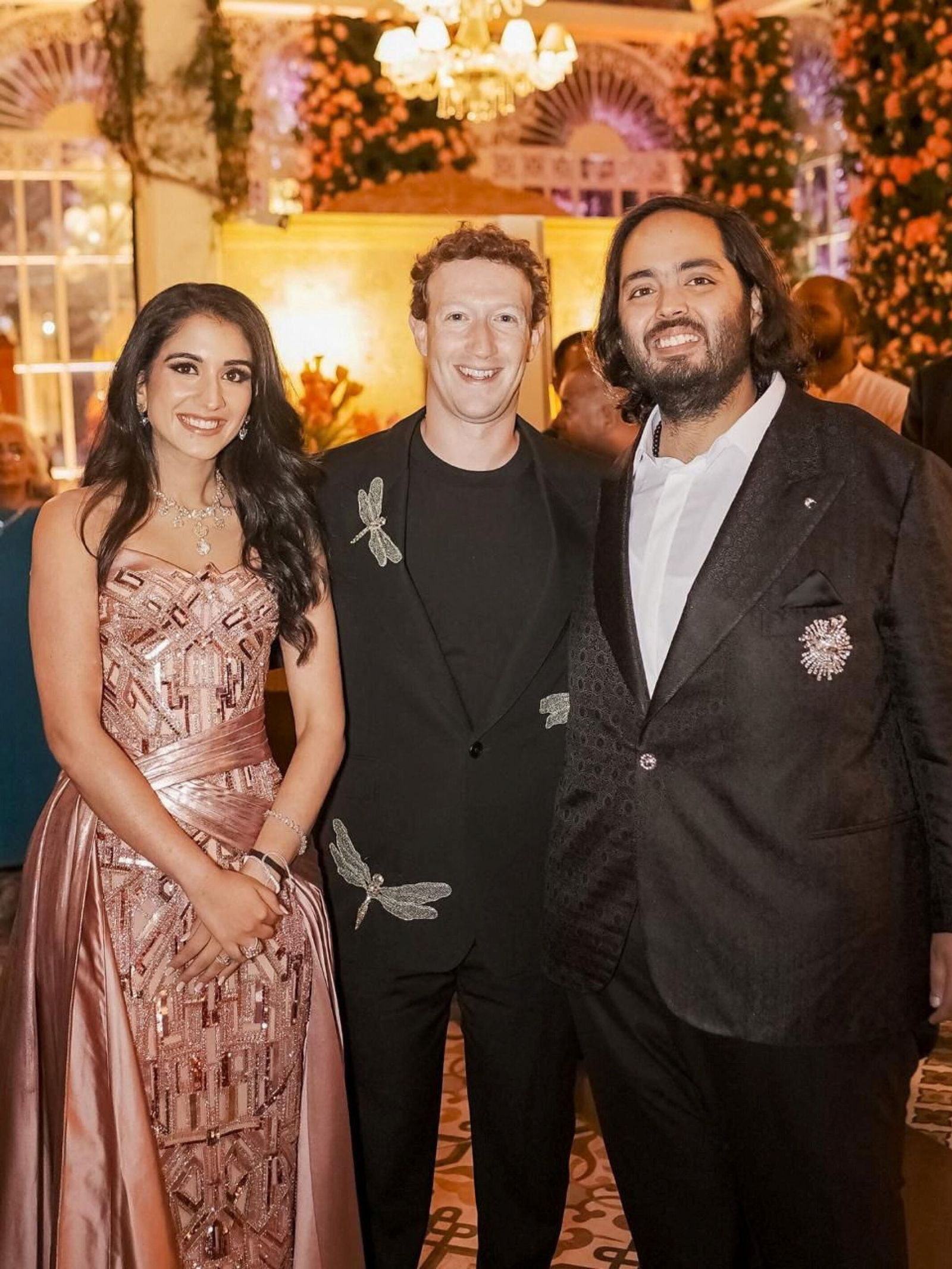 Mark Zuckerberg, junto a Anant Ambani y Radhika Merchant. (Reuters)