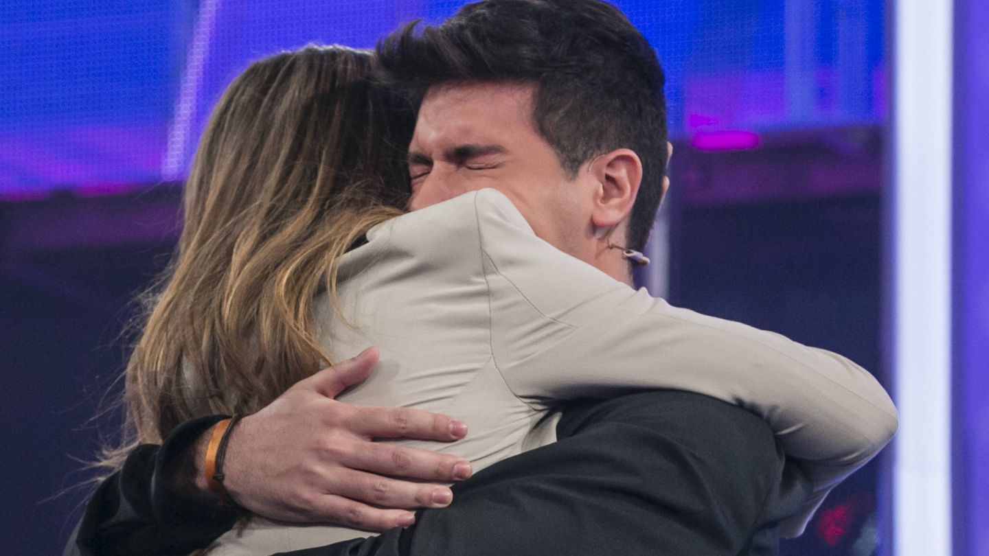 Amaia y Alfred se abrazan al saber que irán a Eurovisión 2018. (Gtres)