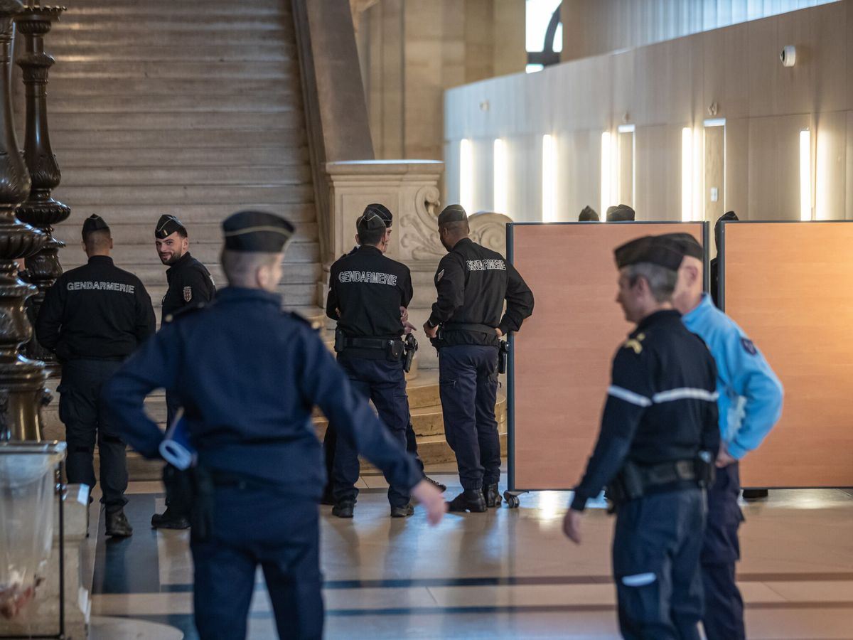 Foto: Gendarmes en París, en una imagen de archivo. (eFE/EPA/Christophe Petit Tesson)