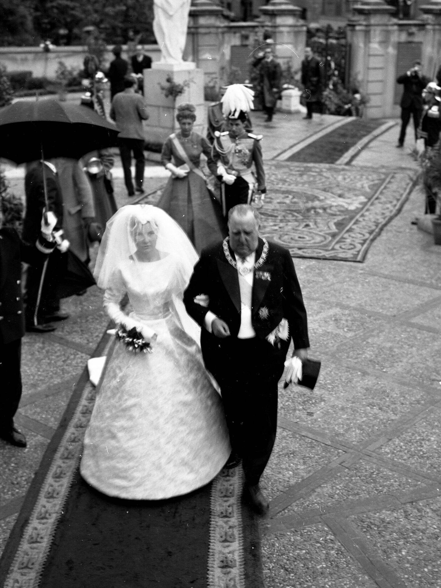 La boda entre Teresa de Borbón-Dos Sicilias y Borbón-Parma con Íñigo Moreno y de Arteaga en abril de 1961. (Europa Press)