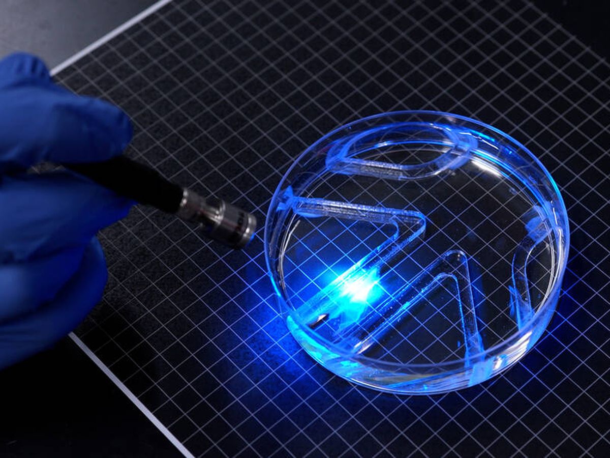 Engenheiros do MIT criam robô aquático feito de células musculares vivas que reagem à luz