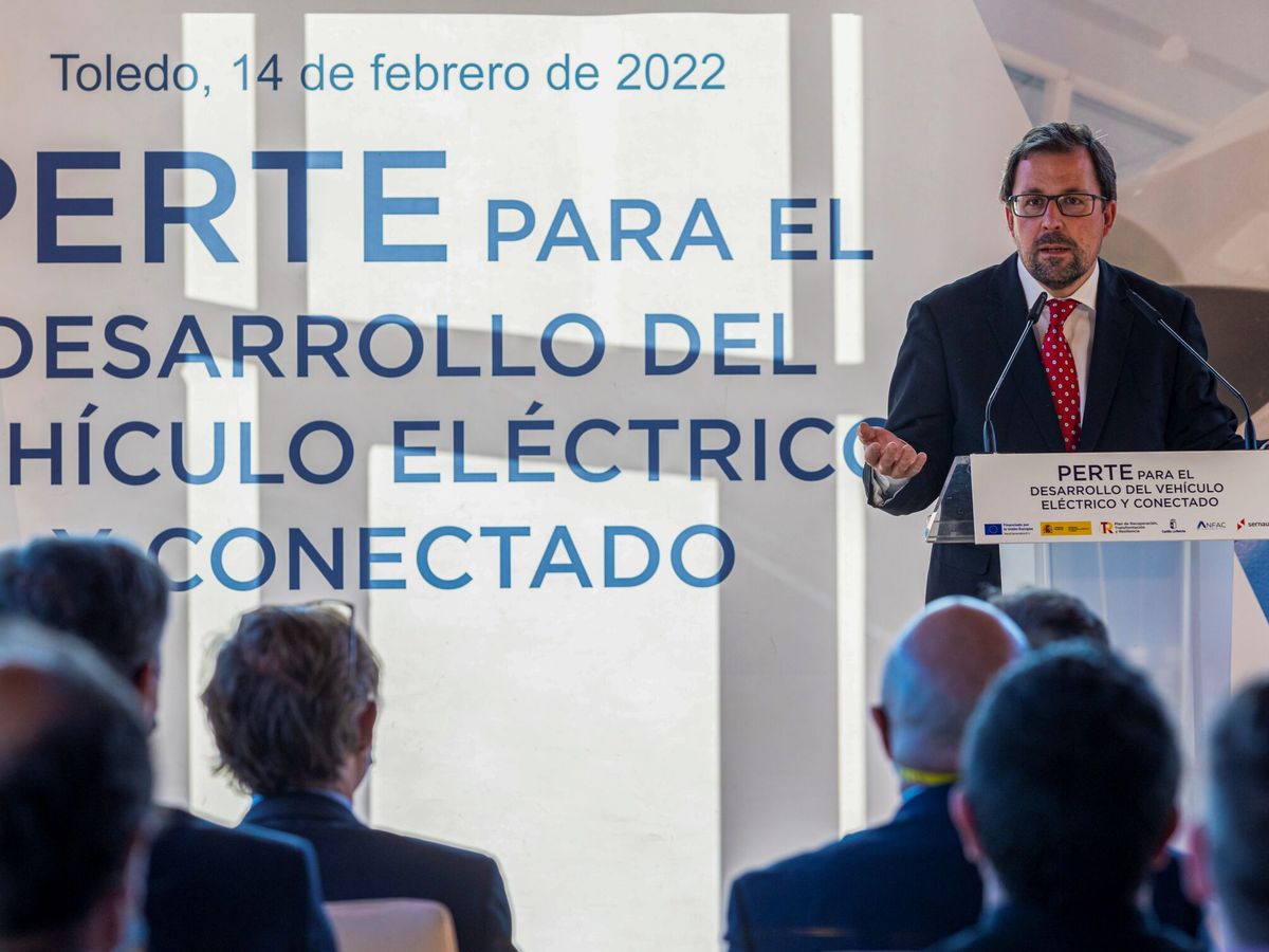 Foto: Raül Blanco habla sobre el PERTE del vehículo eléctrico. (EFE/Ángeles Visdómine)