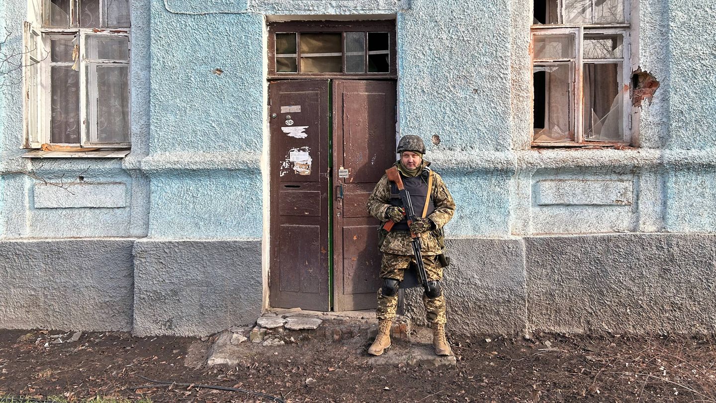 Tarik, soldado ucraniano, en las calles de Bakhmut. (A.A.)