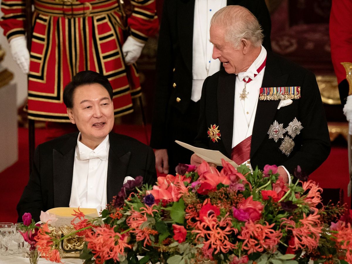 Foto: Carlos III durante su discurso en Buckingham junto a Yoon Suk-yeol. (Europa Press/Aaron Chown)