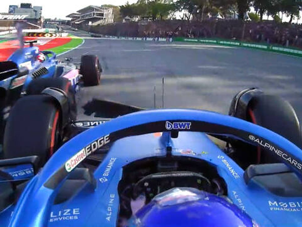 Foto: El momento del toque de Alonso a Ocon por detrás. (Formula 1)