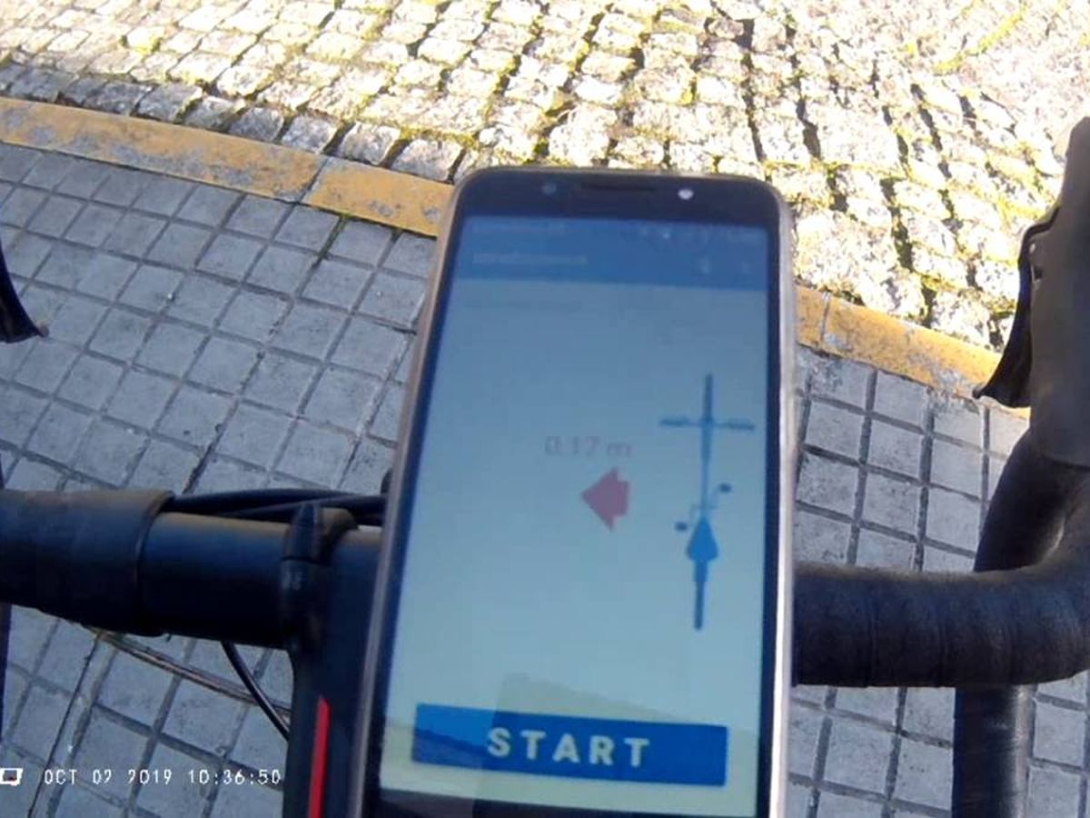 Foto: Bicicleta con la aplicación Bike-Distance incorporada para medir la distancia entre vehículos y ciclistas. (Carlos Moure)