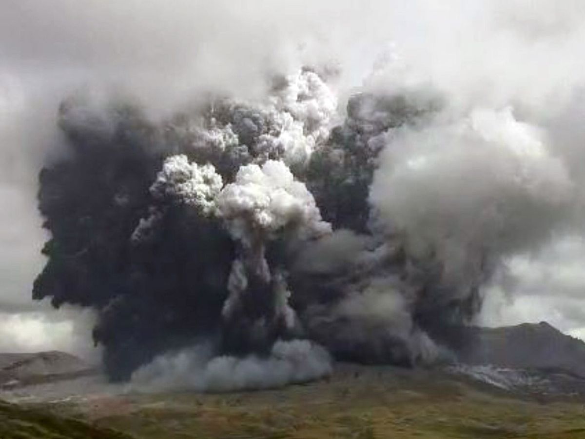 Foto: Entra en erupción el volcán japonés del monte Aso, en el sureste del país. (EFE)