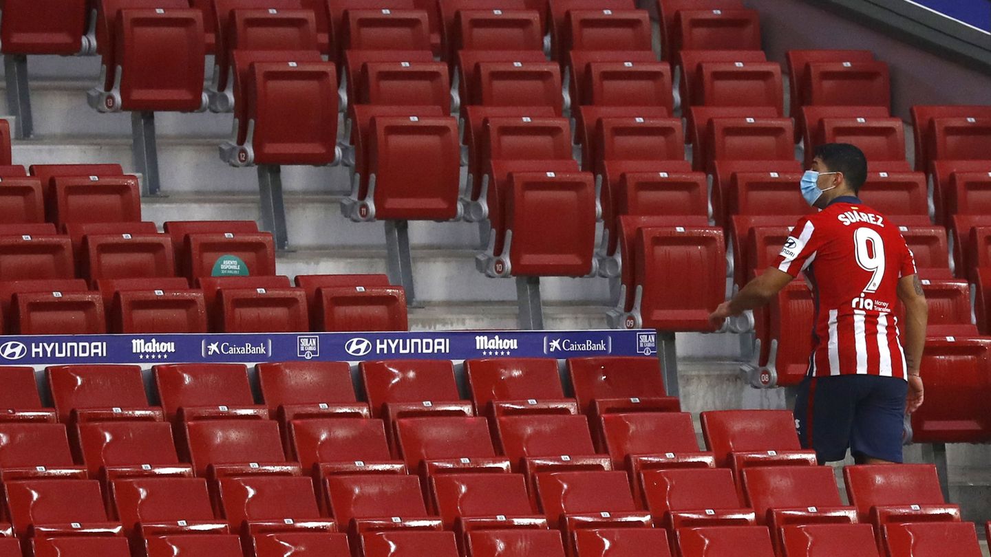 Luis Suárez es sustituido en un Wanda Metropolitano desierto.