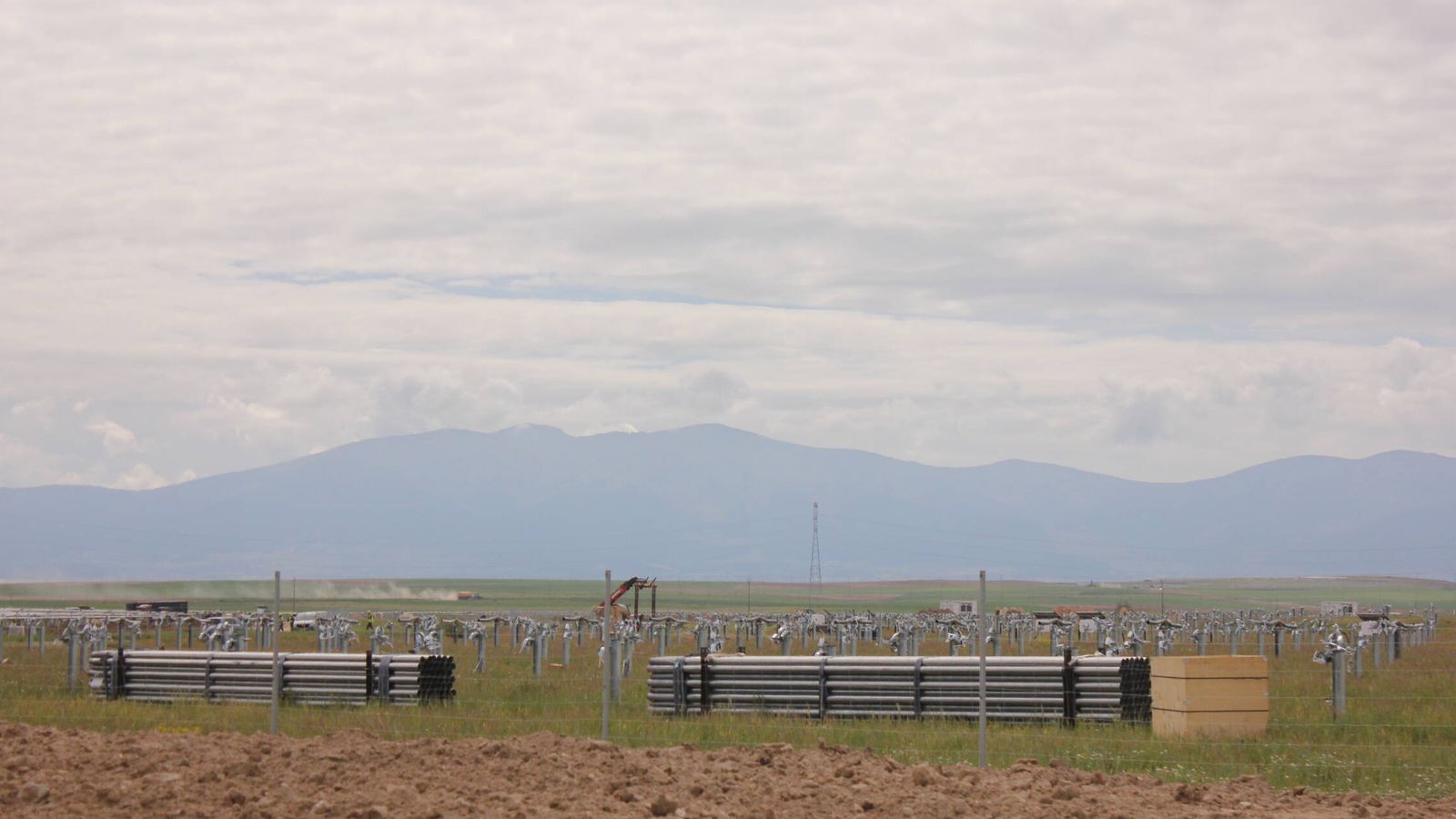 Así se construye la granja solar invertida por Apple. Foto: G. C.
