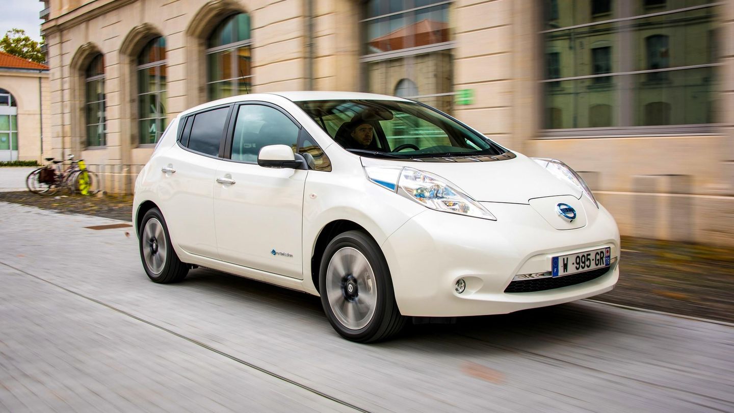 El Nissan Leaf, primer coche eléctrico de producción masiva, fue lanzado en 2010.