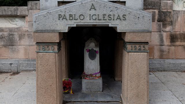 La tumba de Pablo Iglesias en el cementerio de la Almudena. (Europa Press/Eduardo Parra)