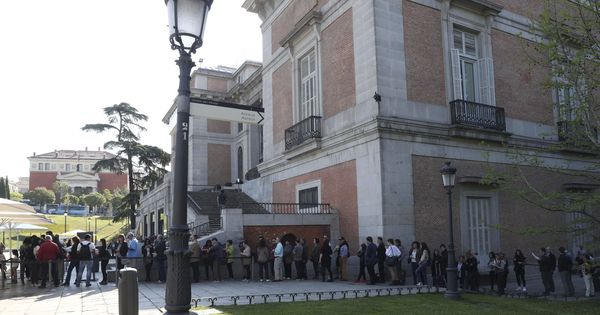 Foto: Colas en el Museo del Prado (EFE)