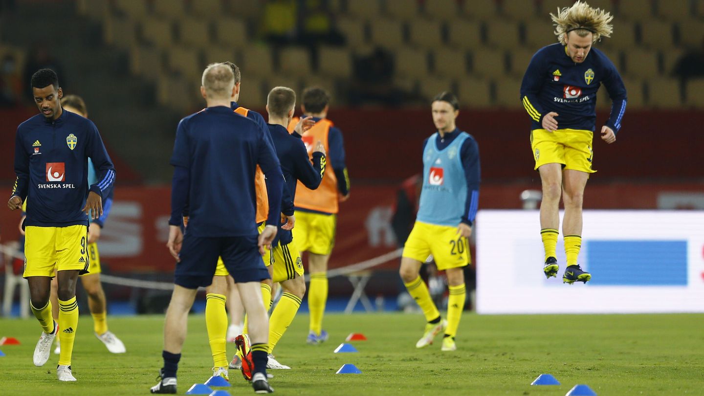 Los jugadores suecos en acción. (Reuters/Marcelo Del Pozo)