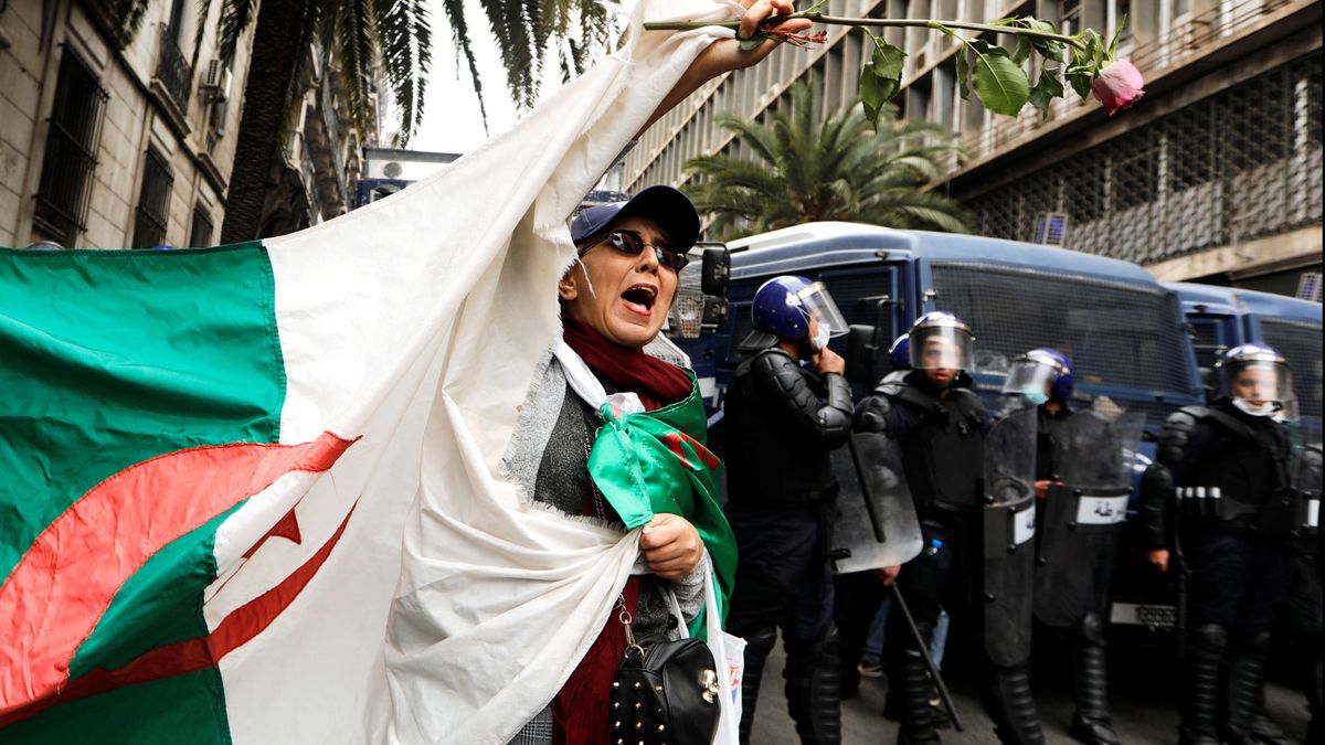 El régimen de Argelia se resquebraja ante la ola de protestas contra Bouteflika
