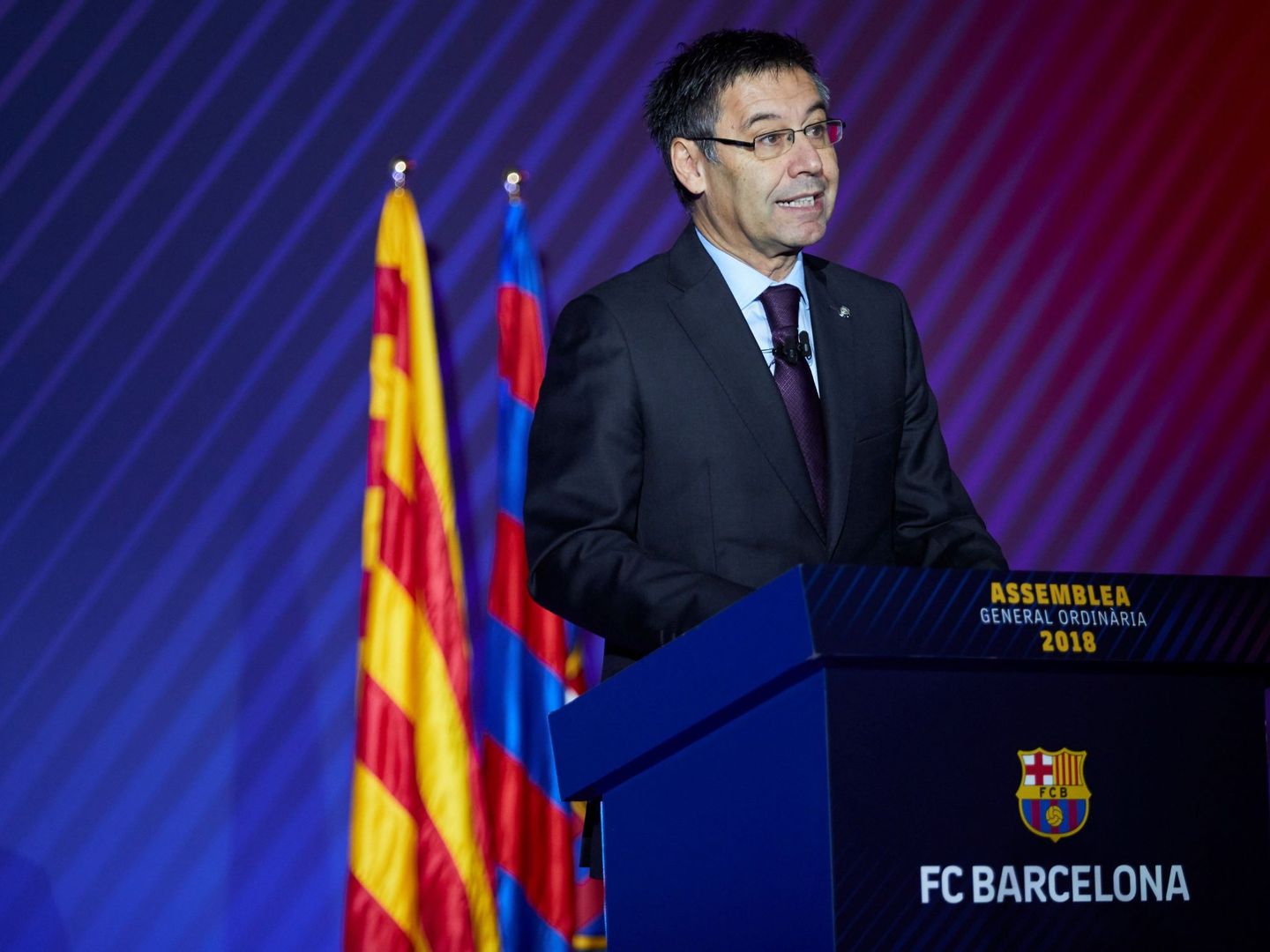 El presidente del FC Barcelona, Josep Maria Bartomeu, durante su intervención en la Asamblea de Compromisarios del FC Barcelona. (EFE) 