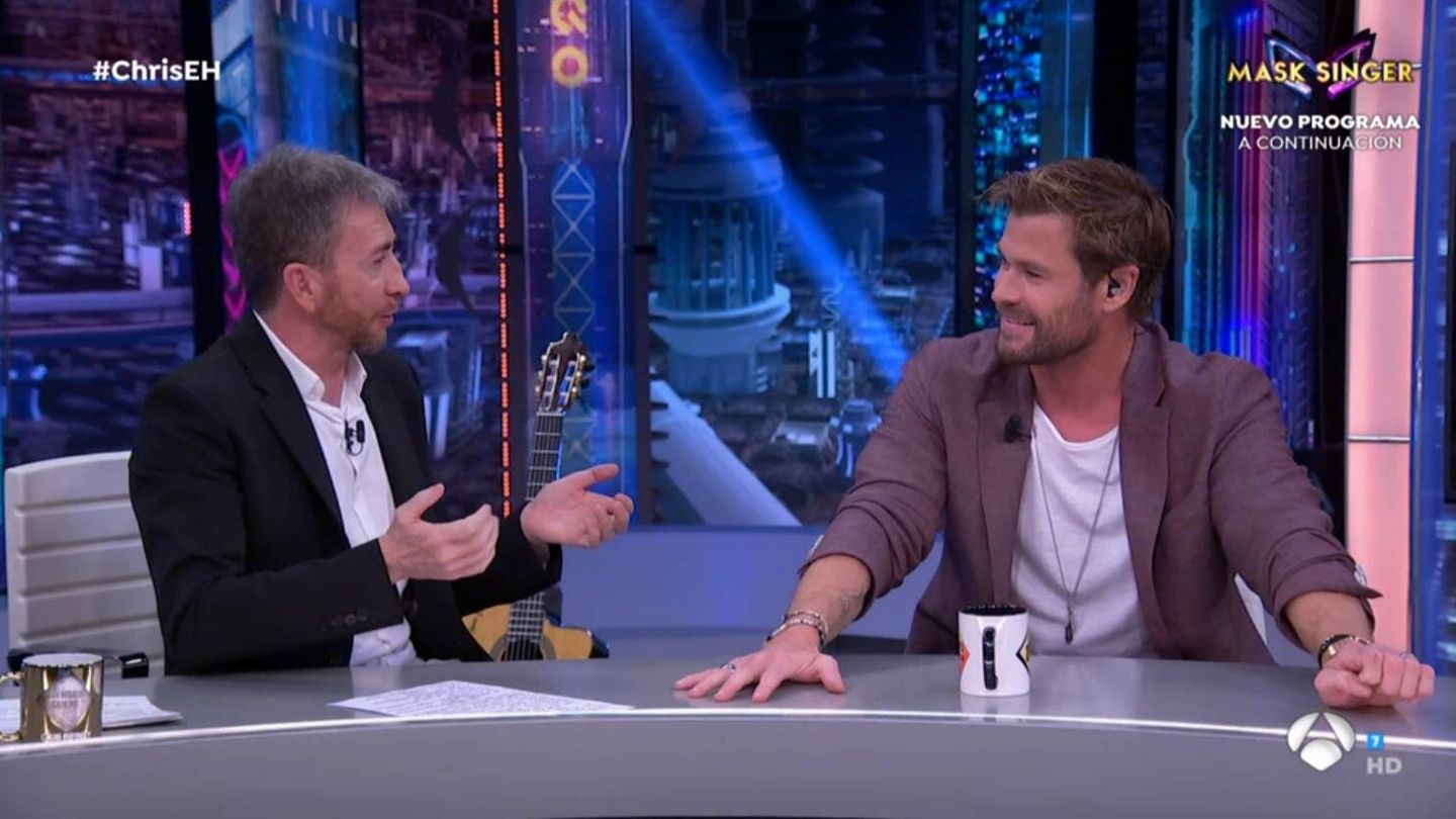 Pablo Motos y Chris Hemsworth en 'El hormiguero'. (Atresmedia)