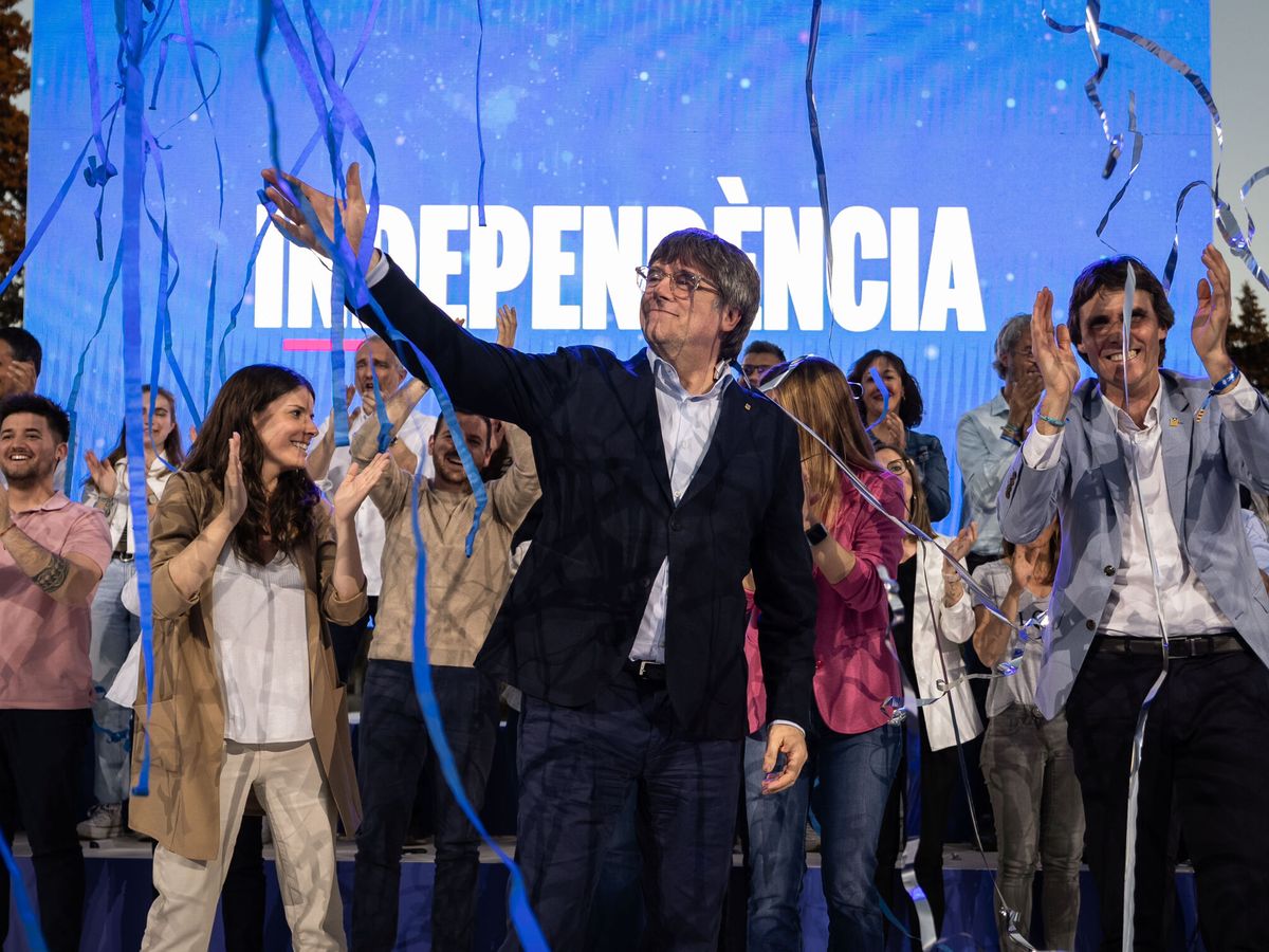 Foto: Puigdemont durante el final de la campaña del 12-M. (EFE/David Borrat)