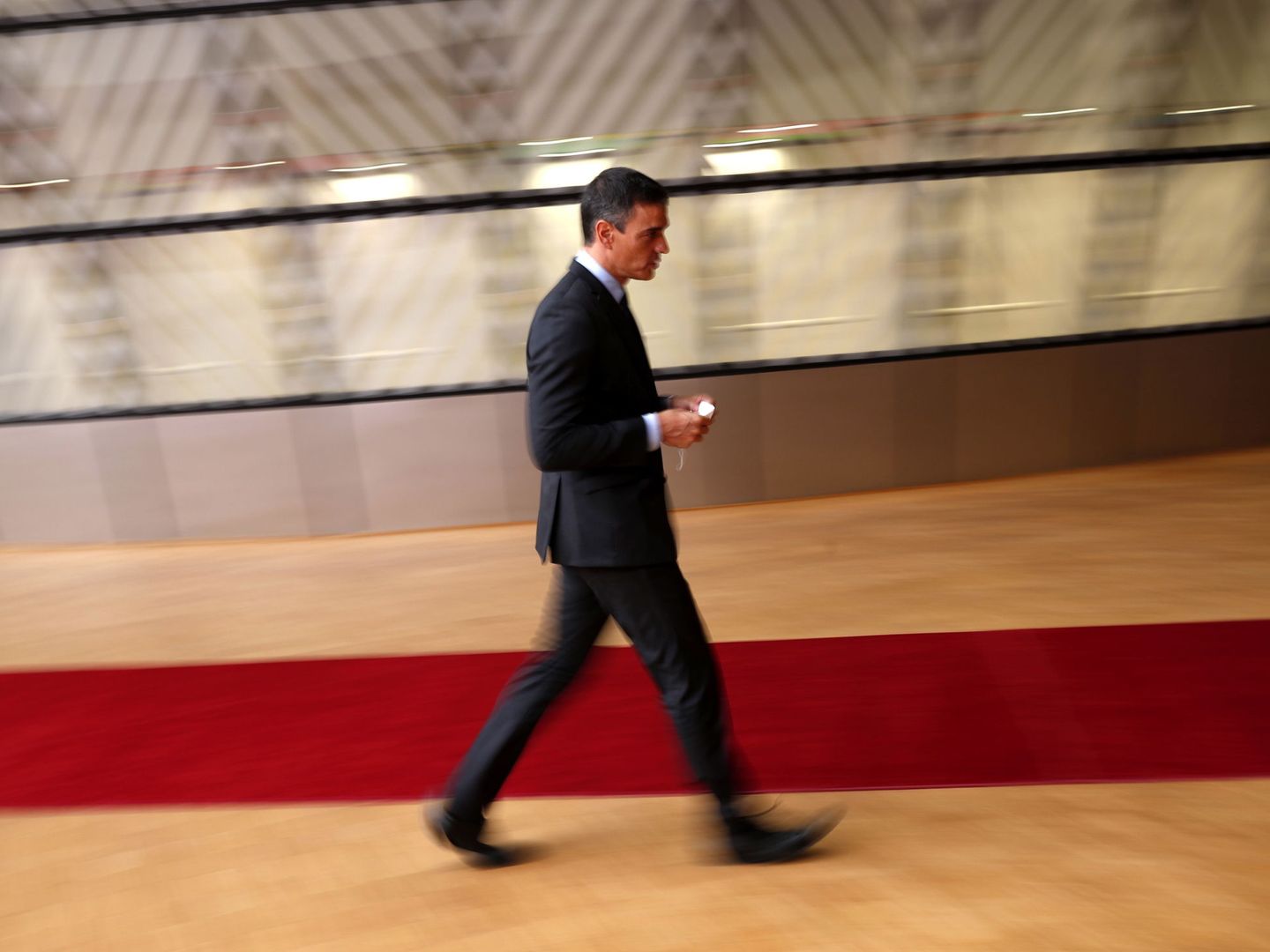 Sánchez entra en el edificio del Consejo Europeo en la última cumbre presencial. (Reuters)