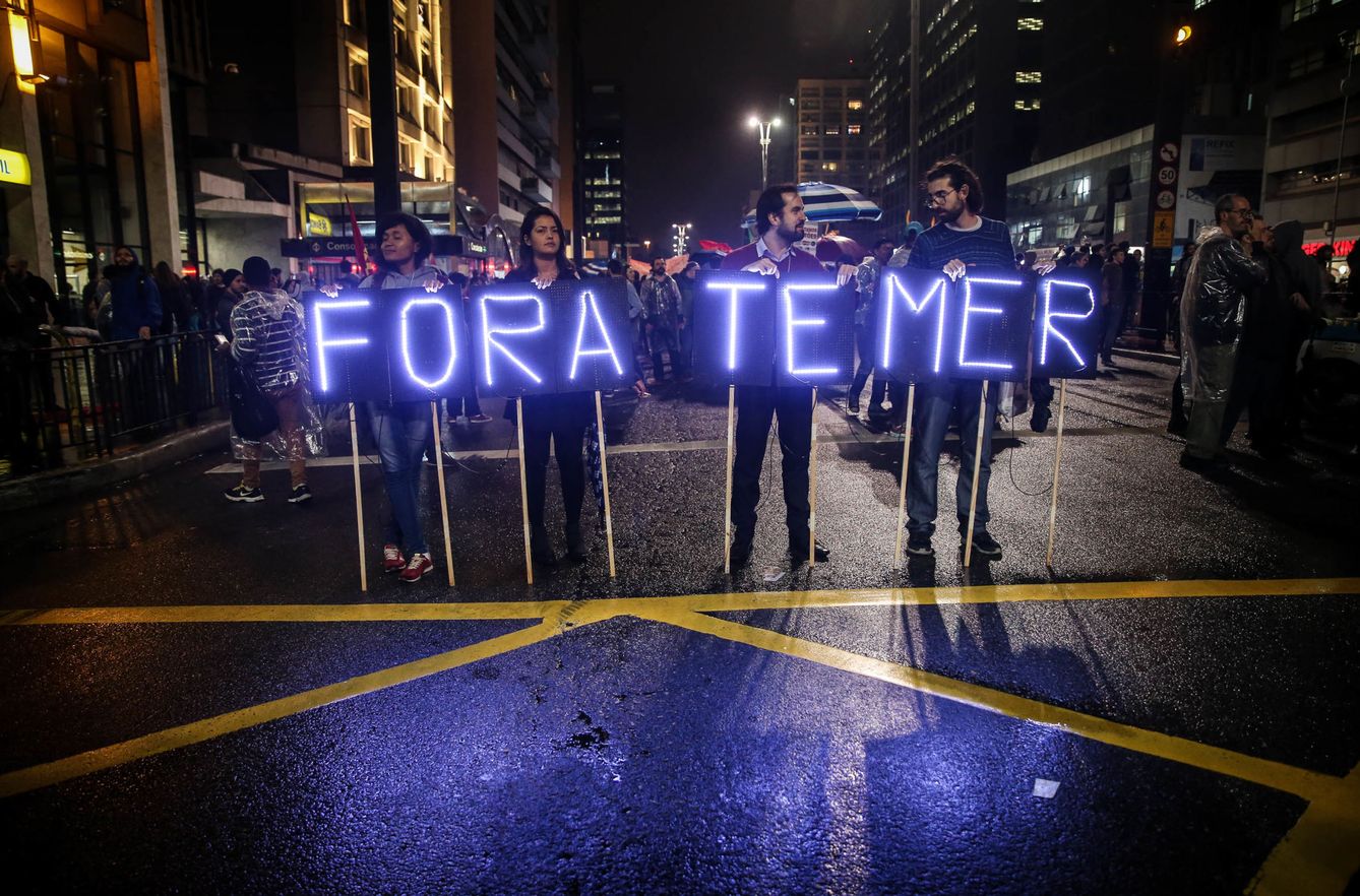 Miles de personas tomaron hoy las calles de al menos una decena de las principales ciudades de Brasil. (EFE)