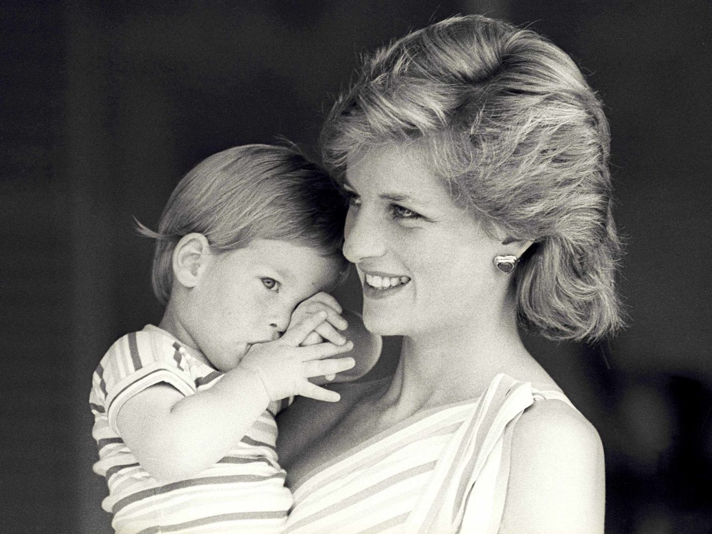 La princesa junto a su hijo Harry en una imagen de archivo. (Reuters)