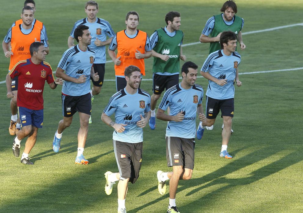 Foto: Varios futbolistas, durante un entrenamiento de la Selección Española
