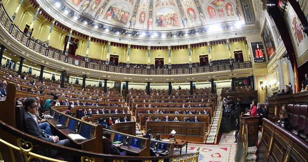 Foto: Vista general del hemiciclo del Congreso de los Diputados durante el pleno del debate de los PGE. (EFE)